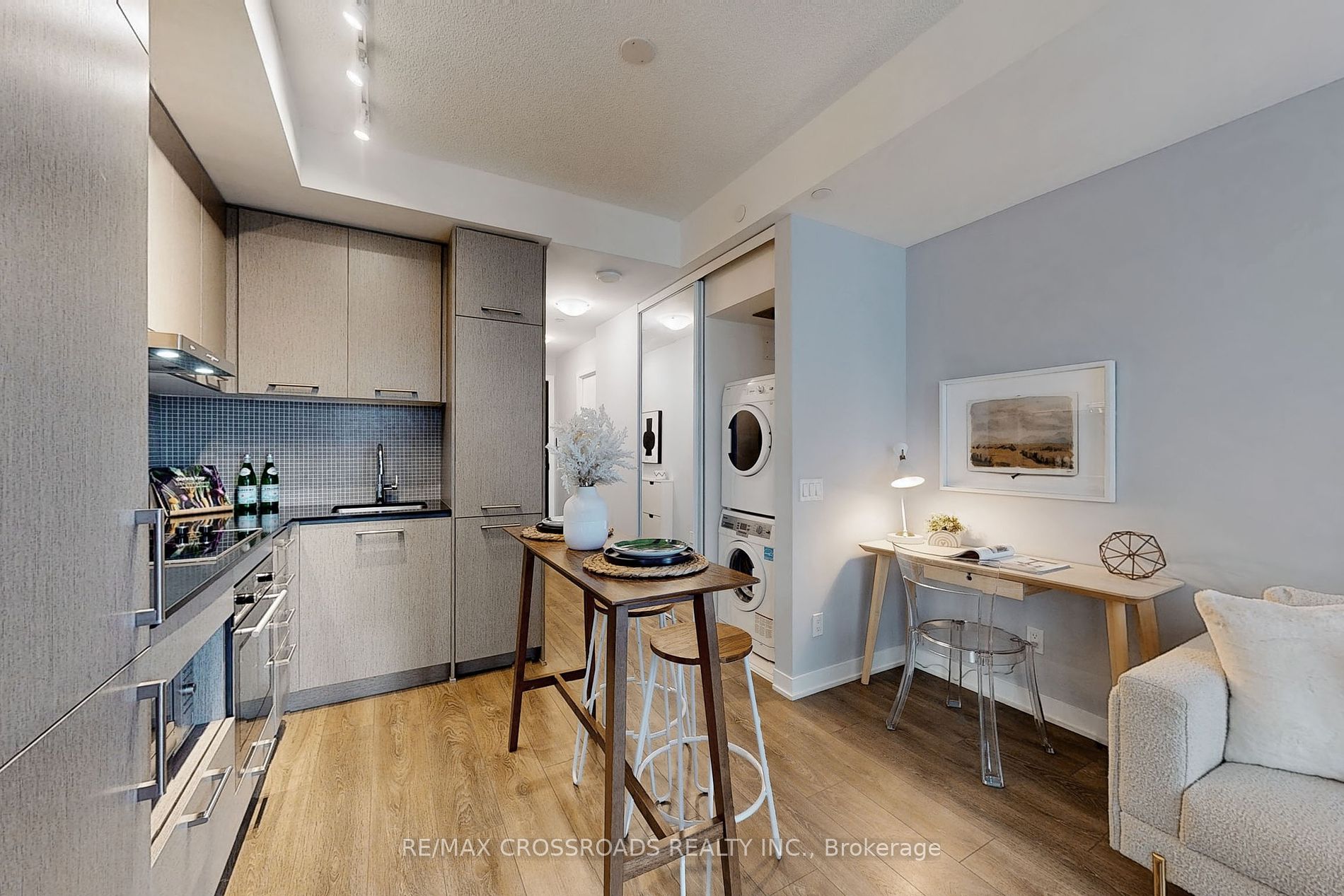 87 Peter Street, #2012
