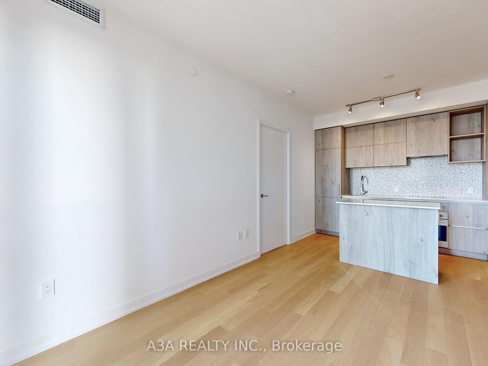 1 Yorkville Ave, #2605