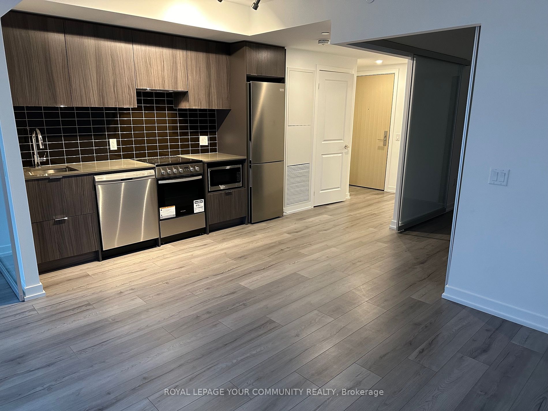 395 Bloor St E, #4001