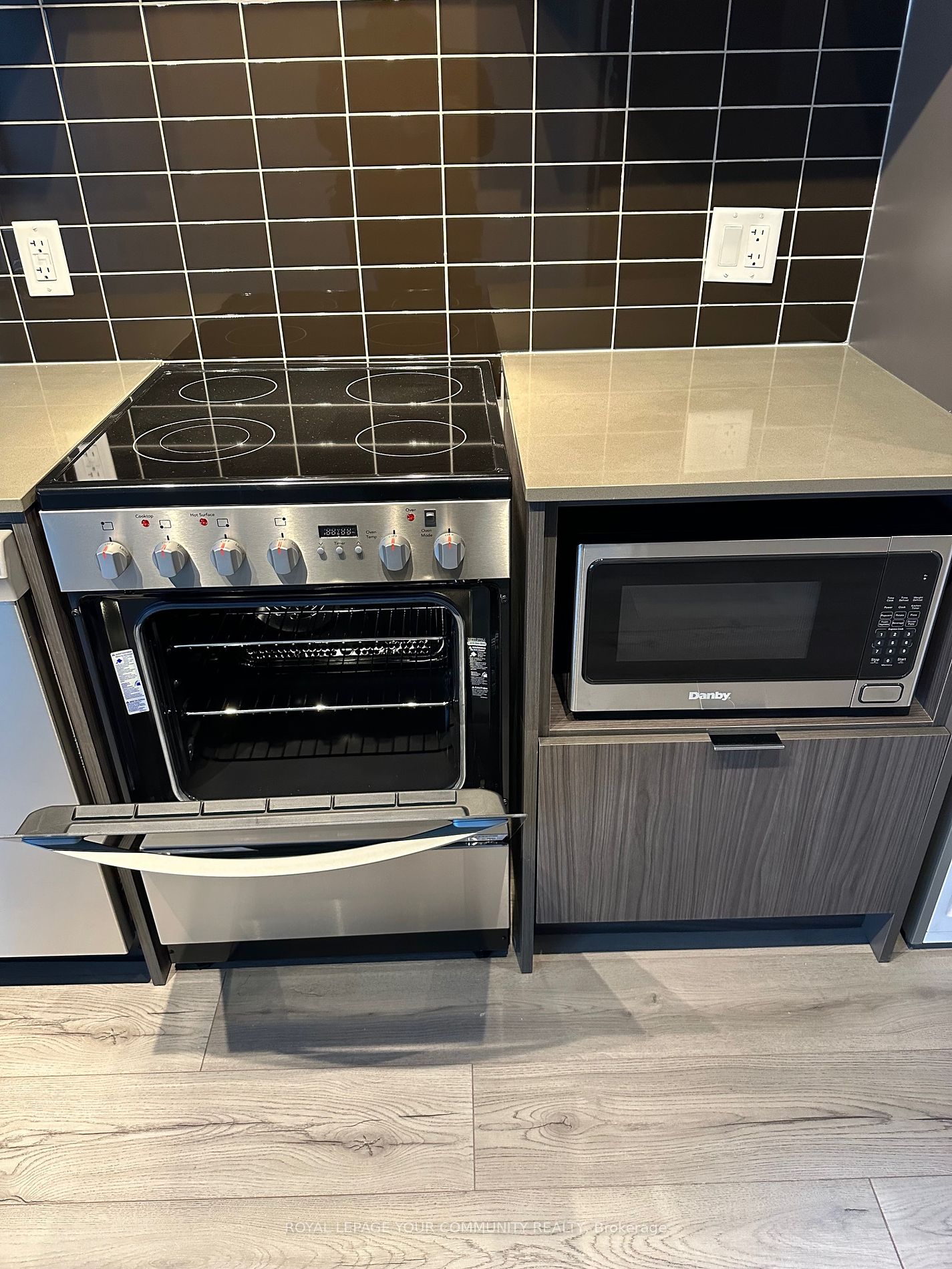395 Bloor St E, #4001