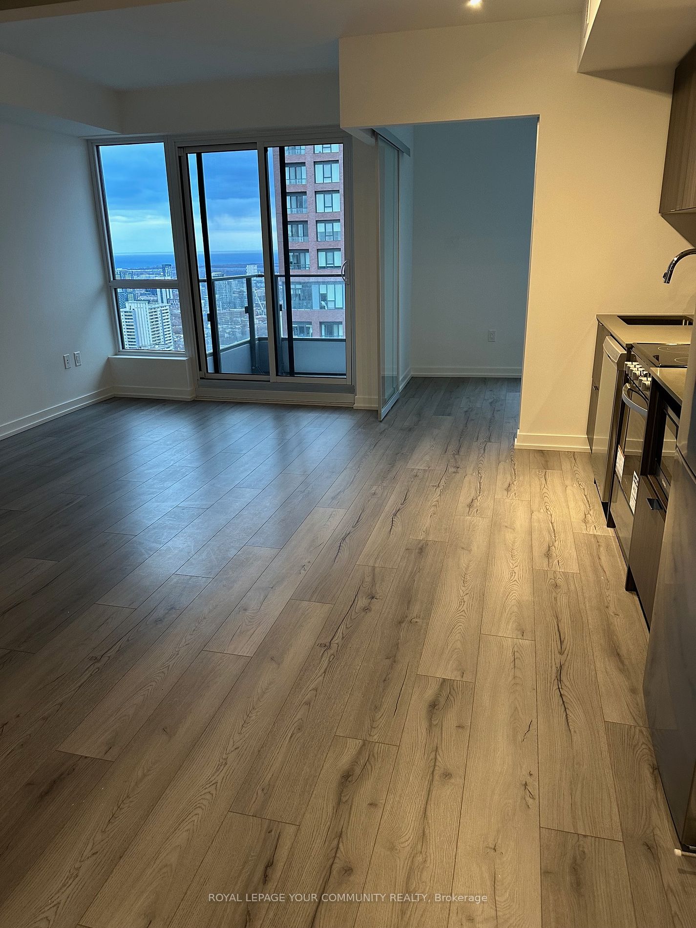 395 Bloor St E, #4001