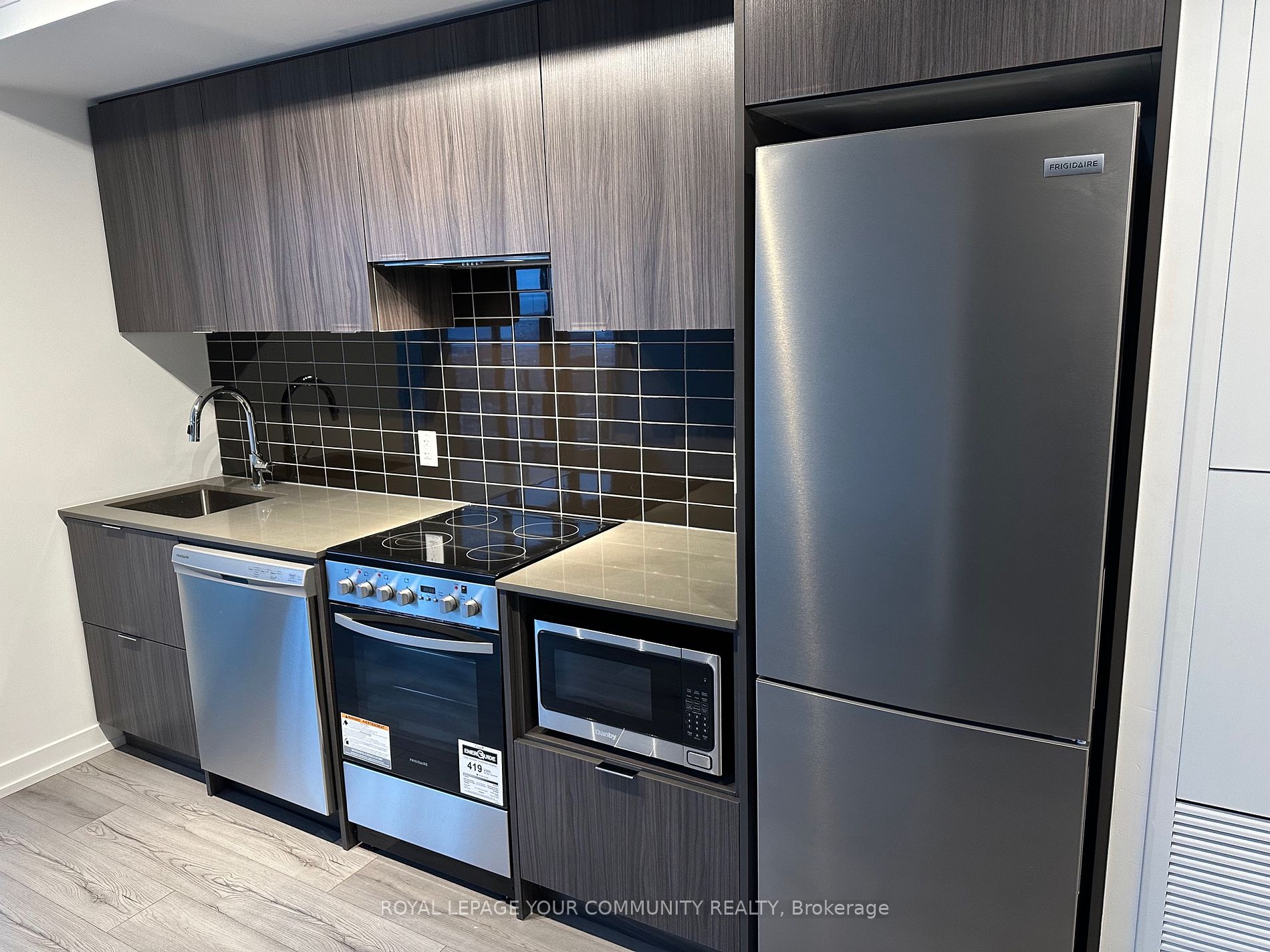 395 Bloor St E, #4001