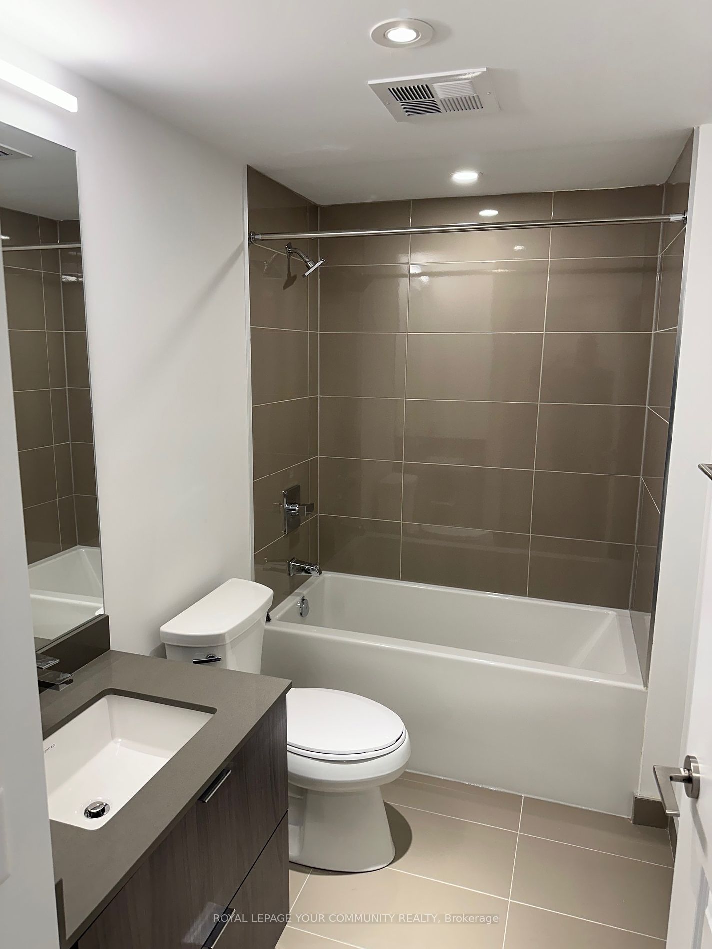 395 Bloor St E, #4001