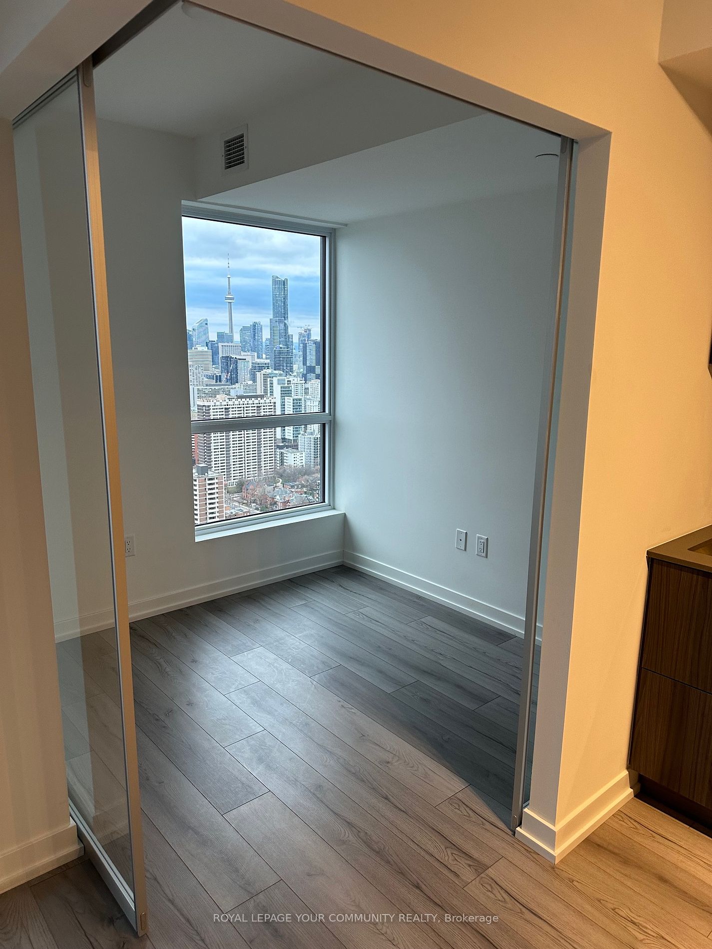 395 Bloor St E, #4001