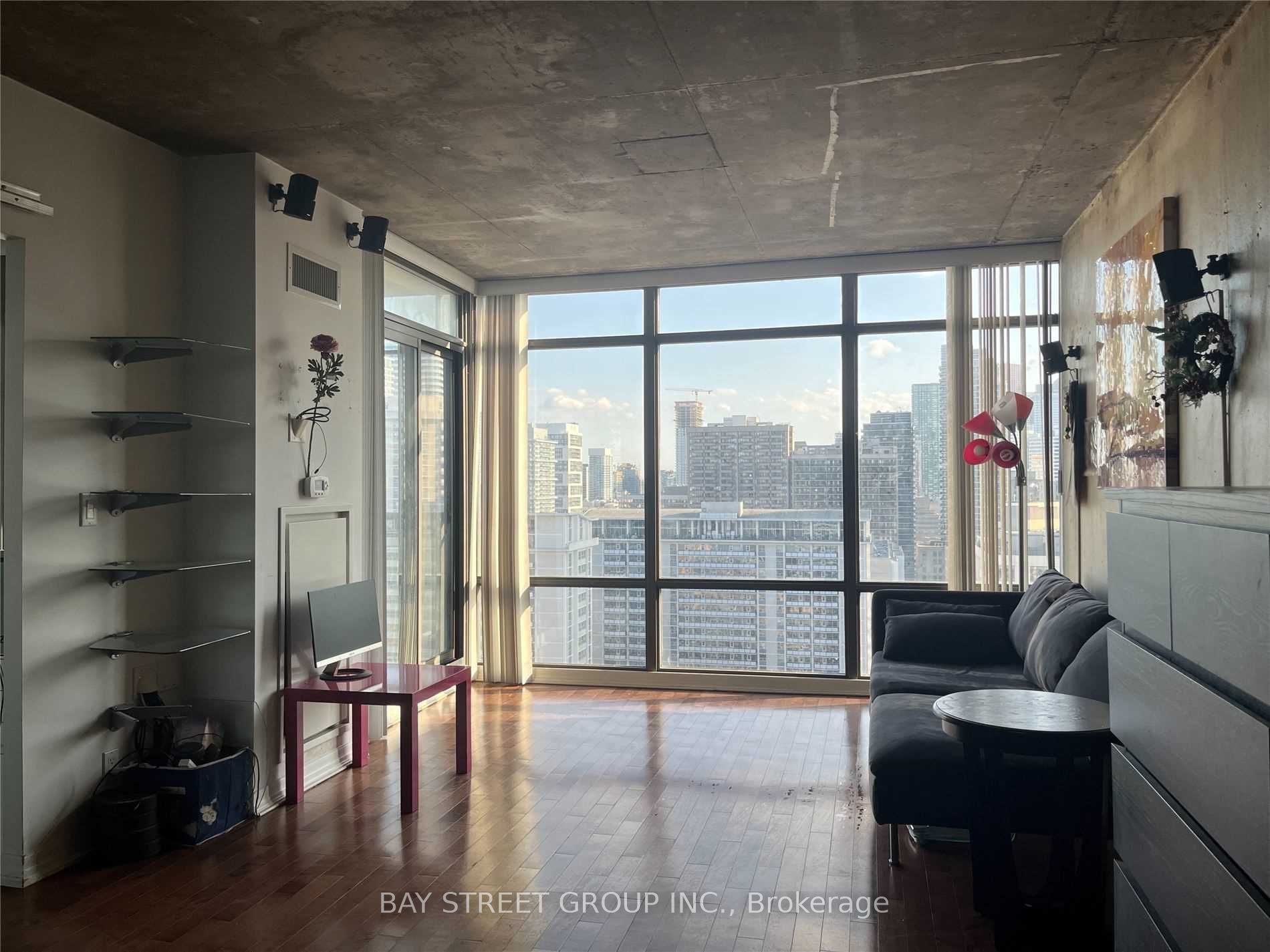 22 Wellesley Street E #2102