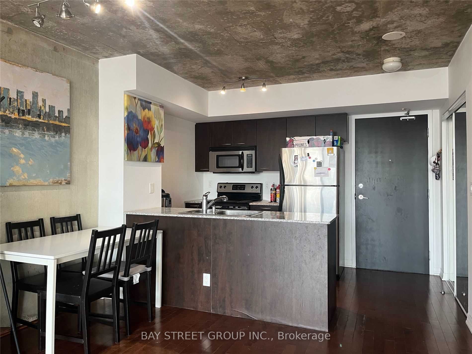 22 Wellesley Street E #2102