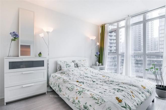 10 Capreol Court #902