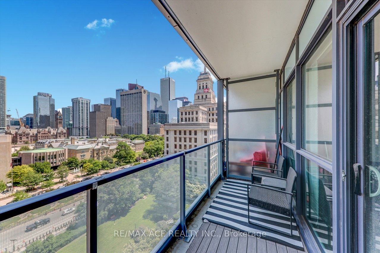 210 Simcoe Street, #1208