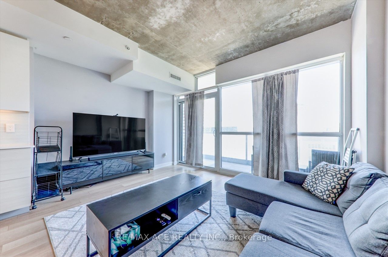 210 Simcoe Street, #1208