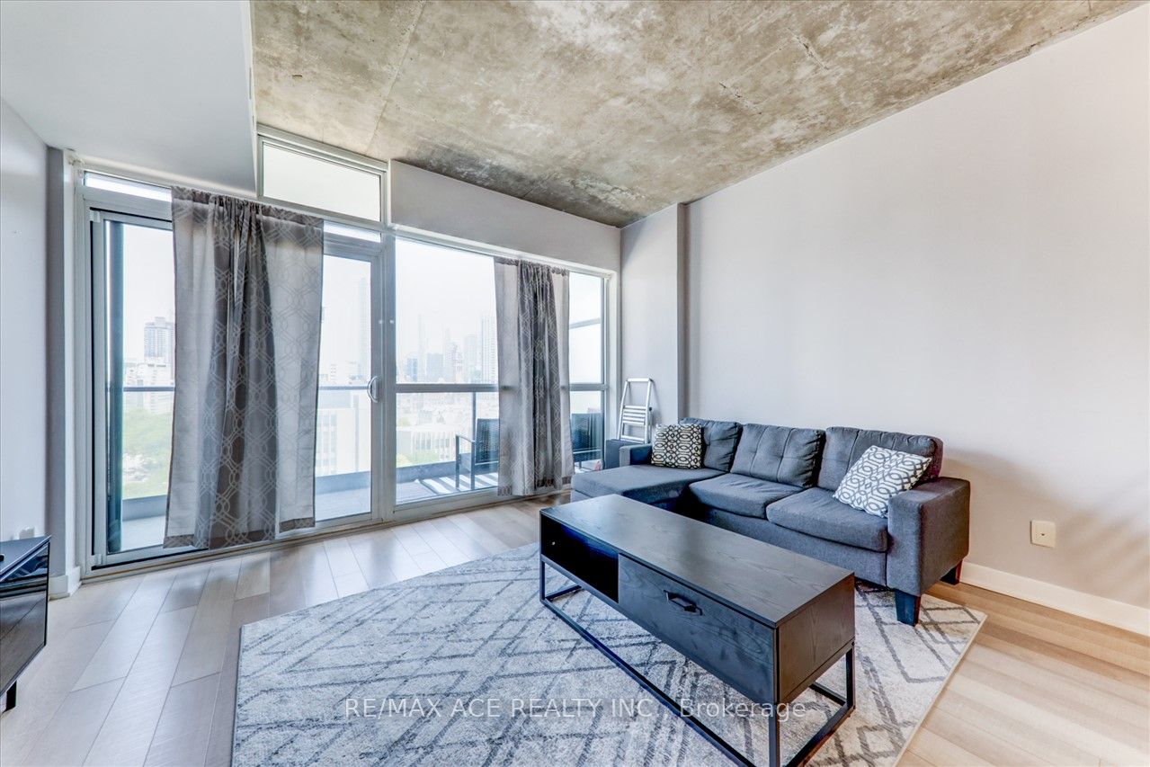210 Simcoe Street, #1208