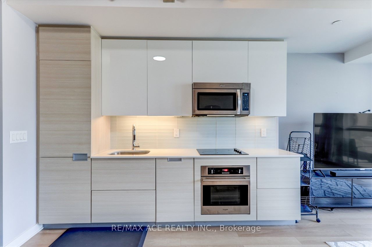 210 Simcoe Street, #1208