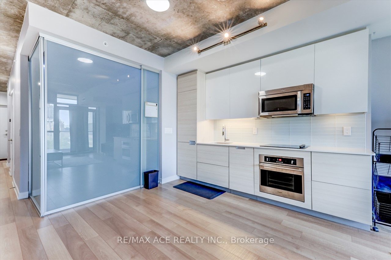 210 Simcoe Street, #1208