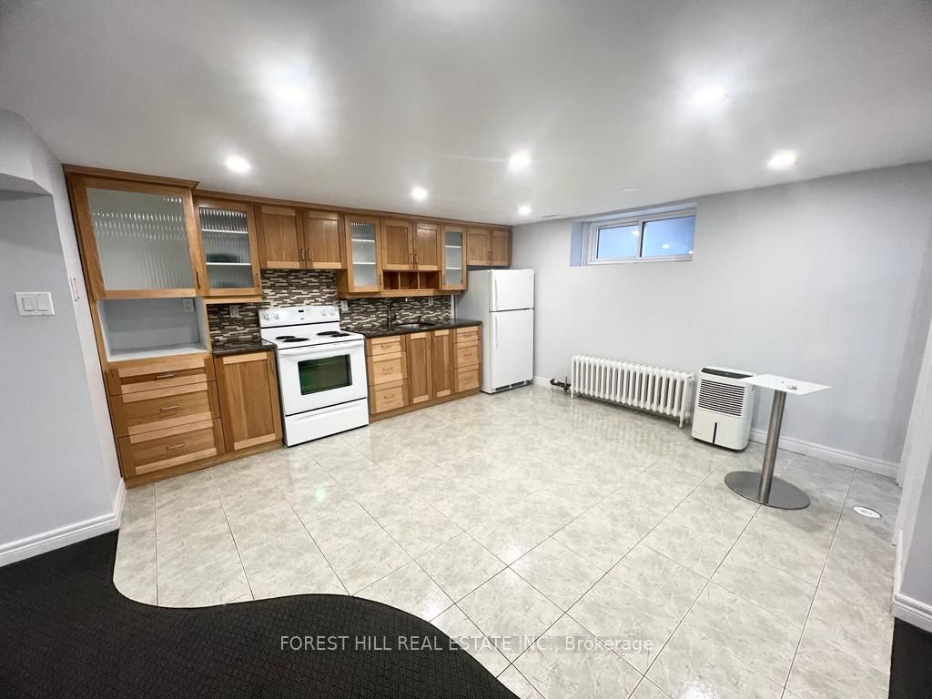 926 Avenue Rd, #Lower