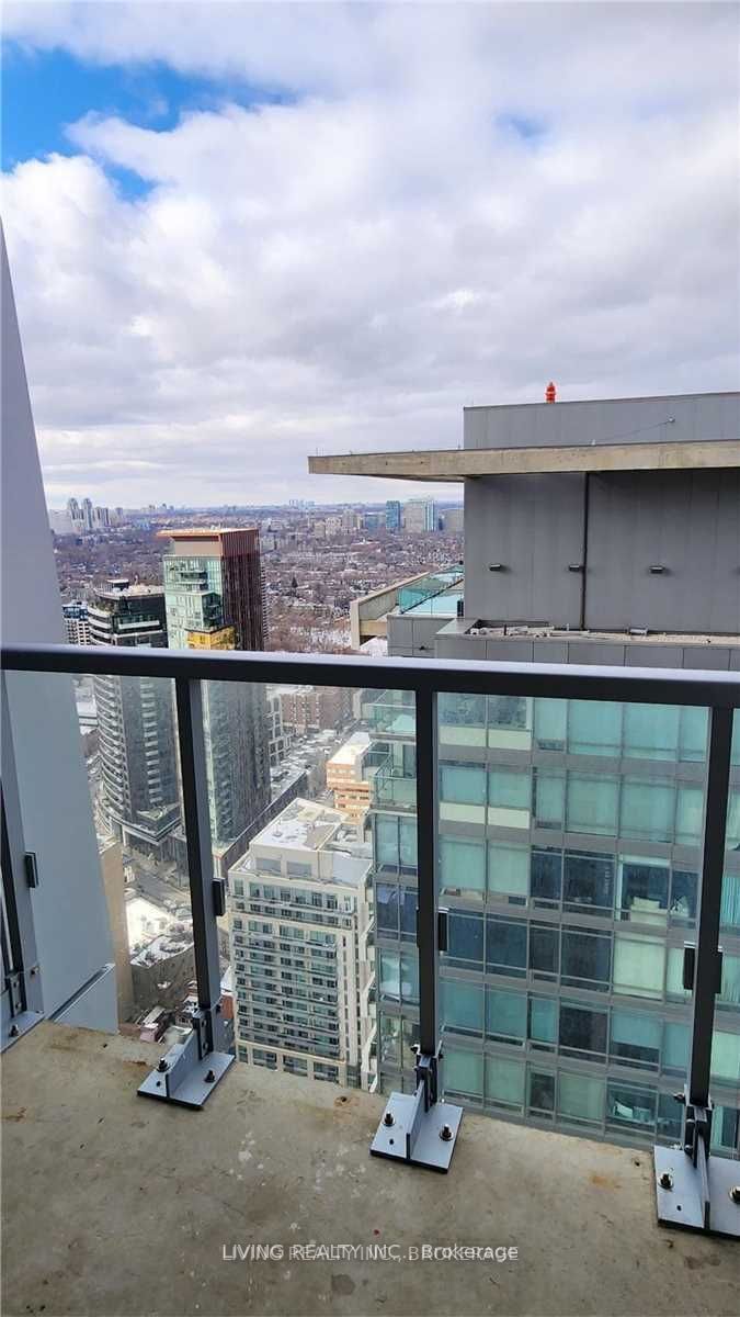 1 Yorkville Ave, #3607