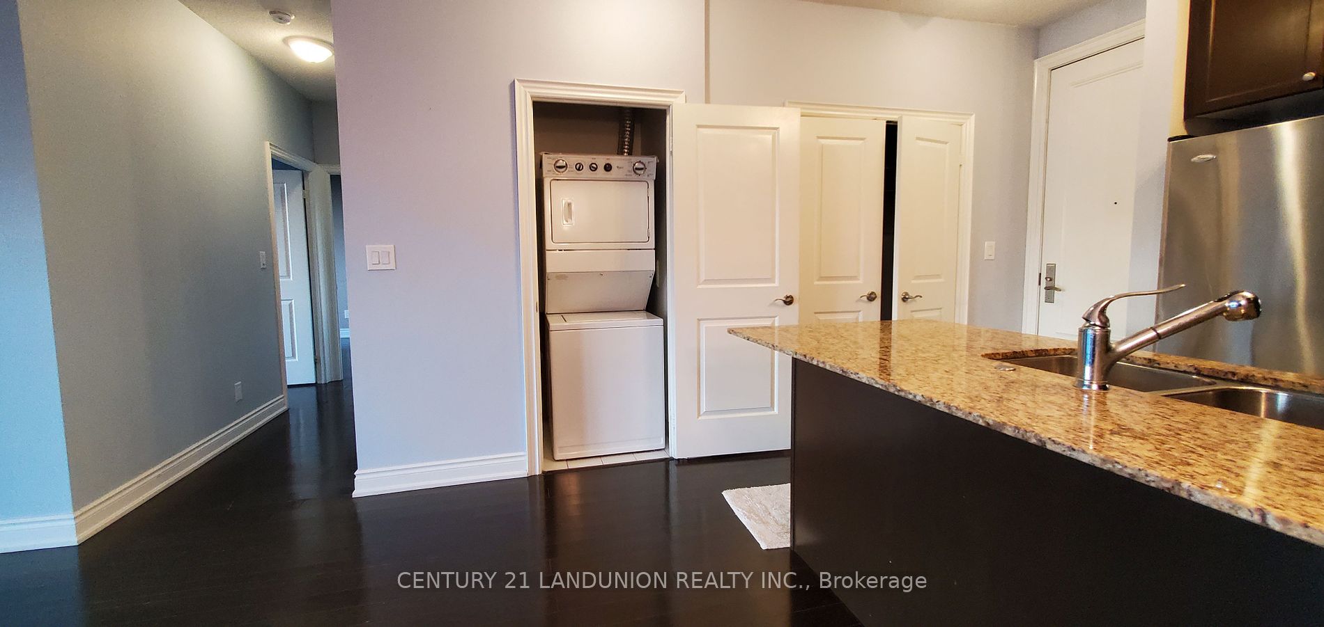 10 Bloorview Pl, #911