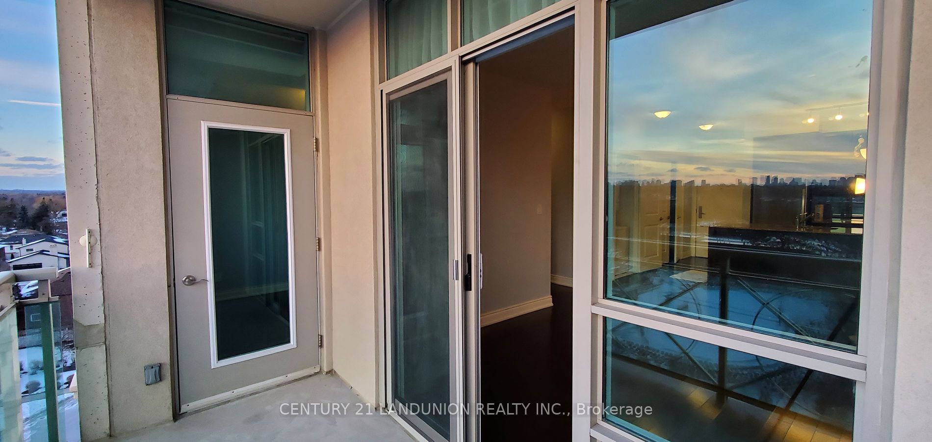 10 Bloorview Pl, #911