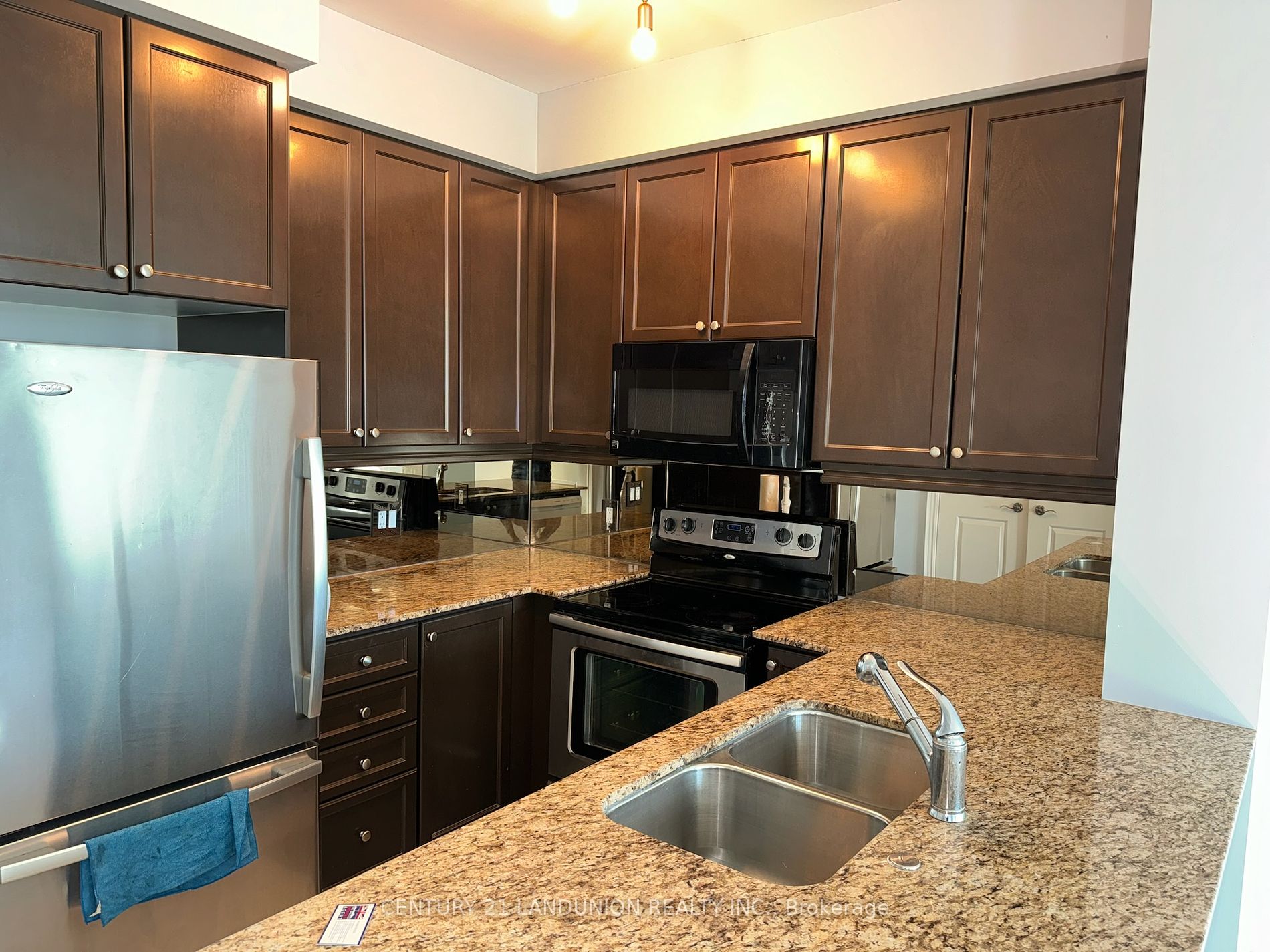10 Bloorview Pl, #911