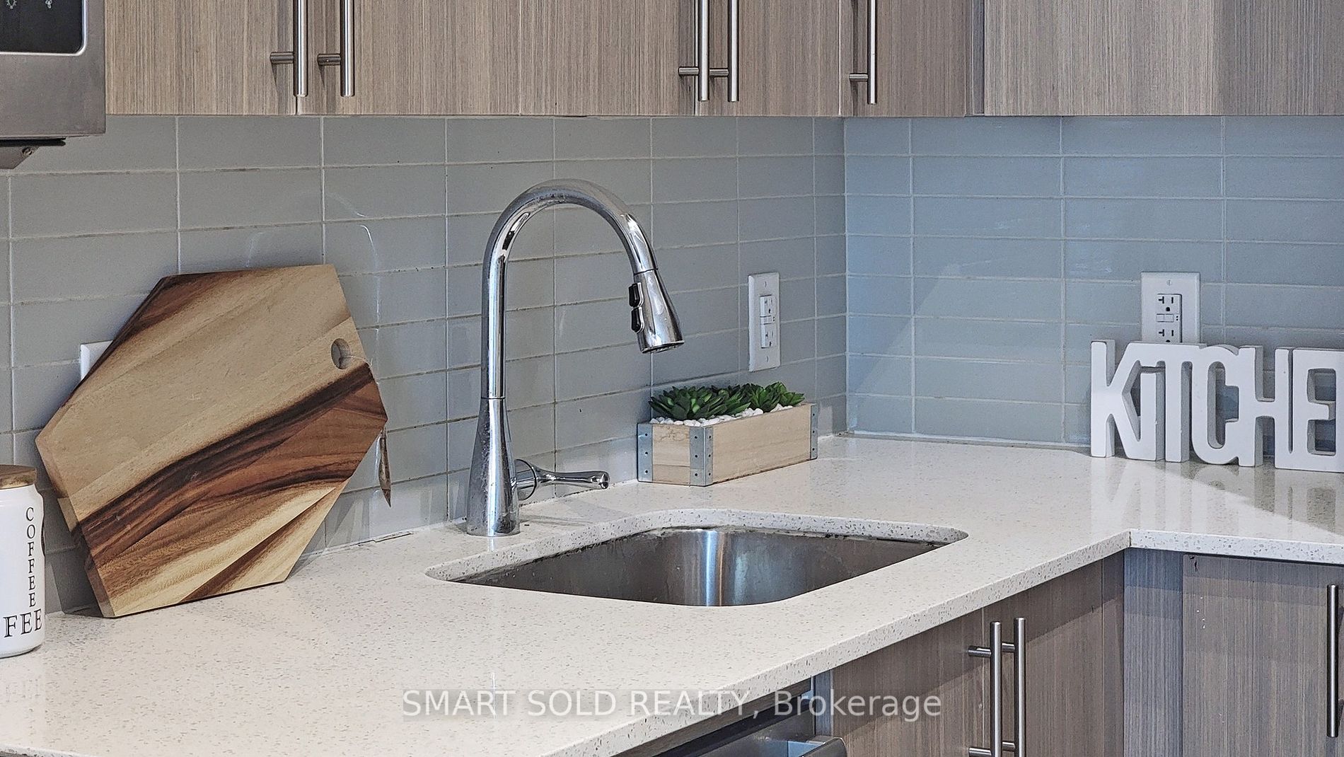 591 Sheppard Ave E, #305