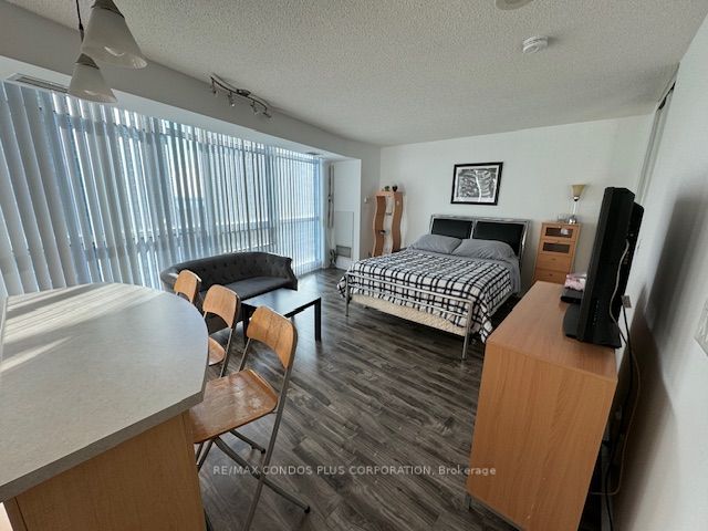 18 Yonge Street #1012