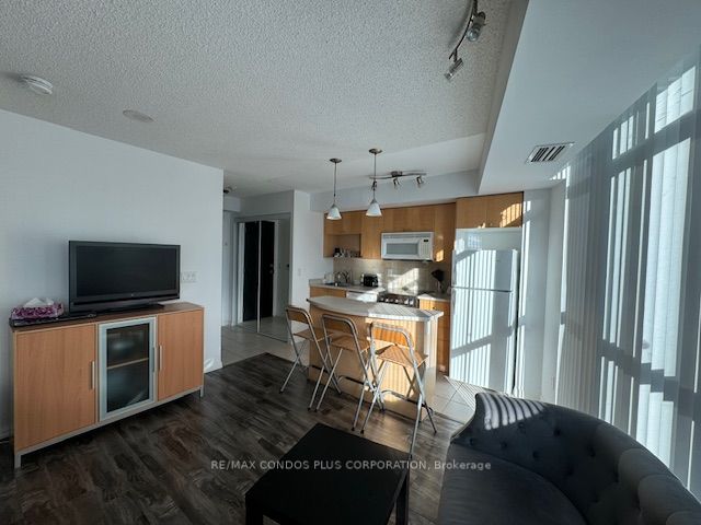 18 Yonge Street #1012