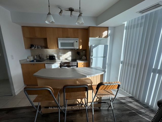 18 Yonge Street #1012