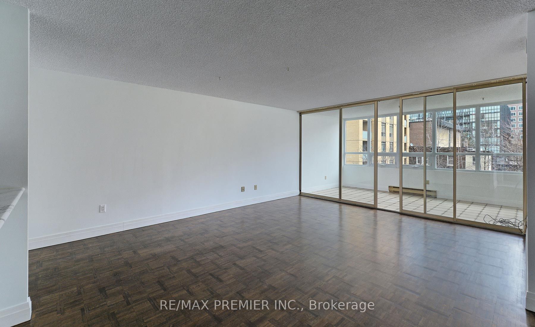 71 Charles St E, #302