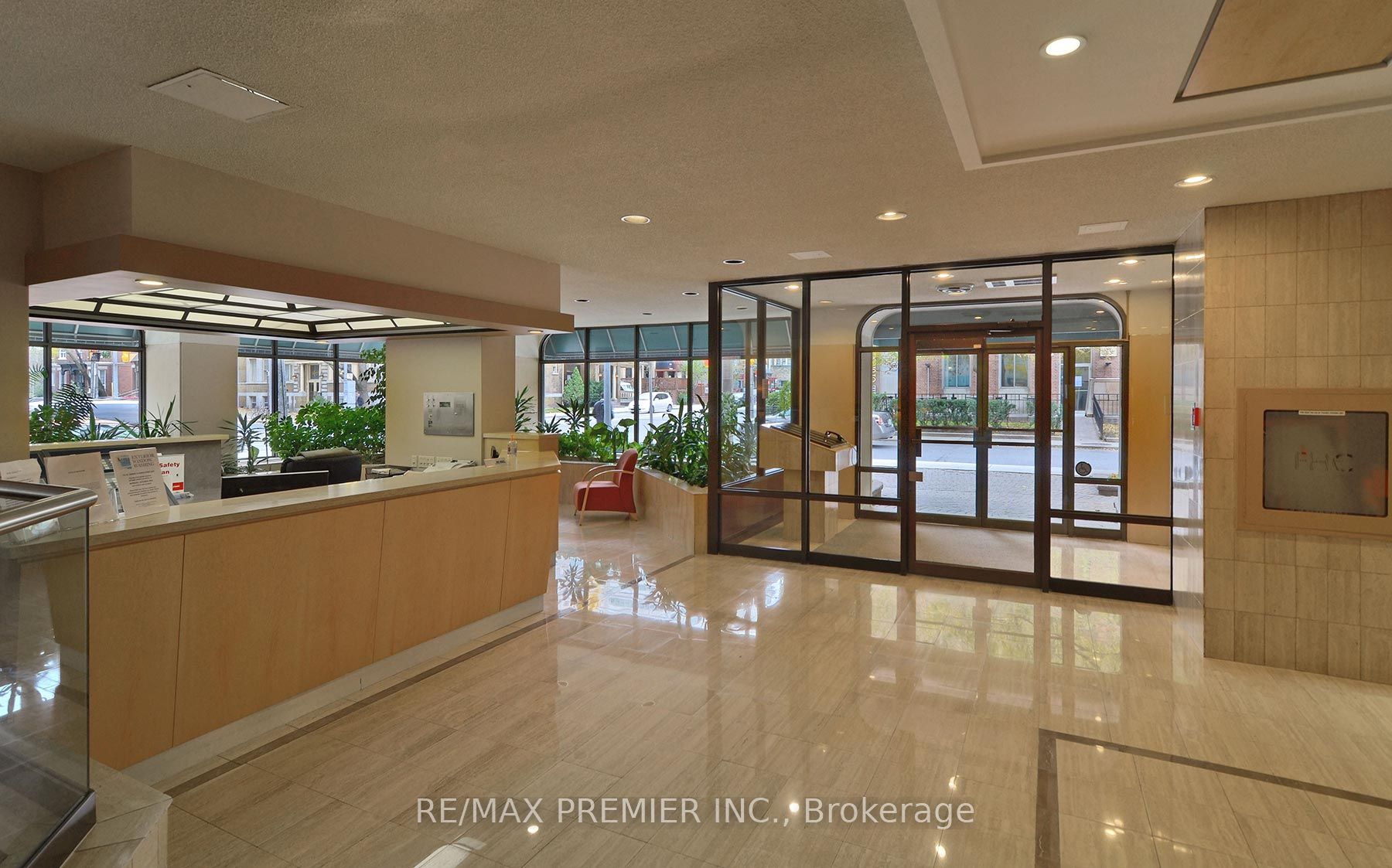 71 Charles St E, #302