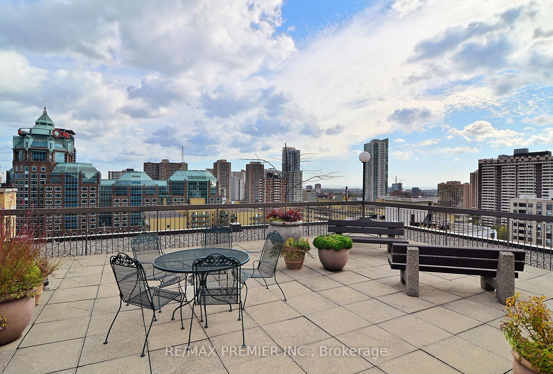 71 Charles St E, #302