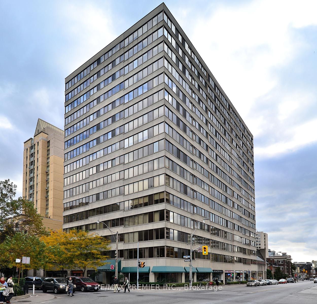 71 Charles St E, #302