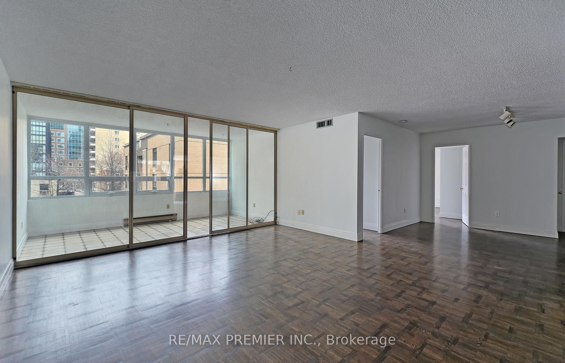 71 Charles St E, #302