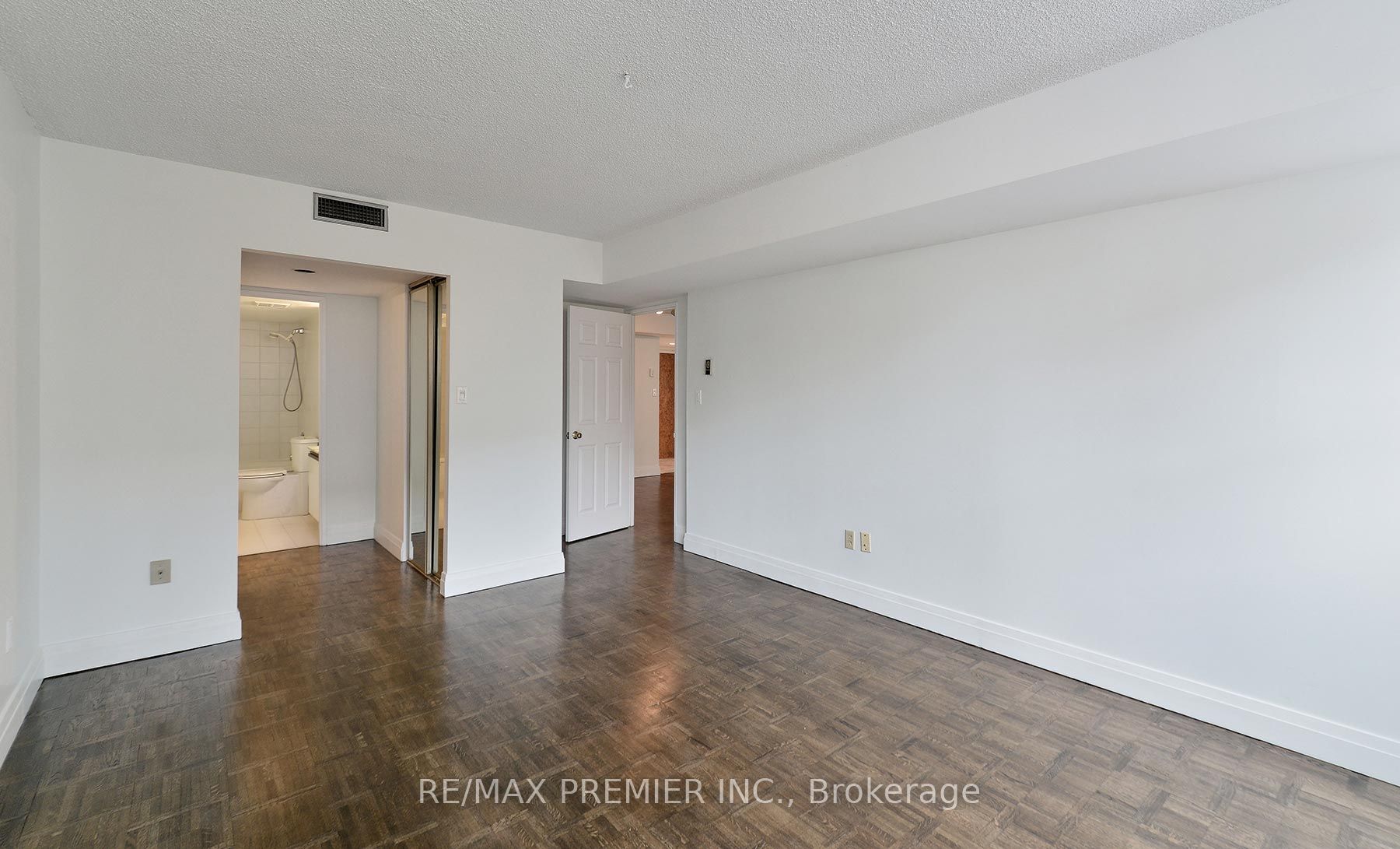 71 Charles St E, #302