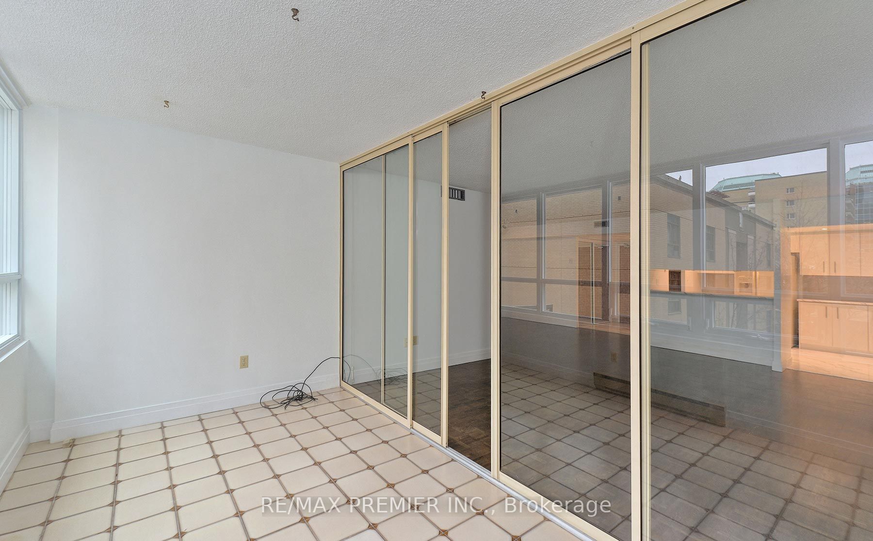 71 Charles St E, #302