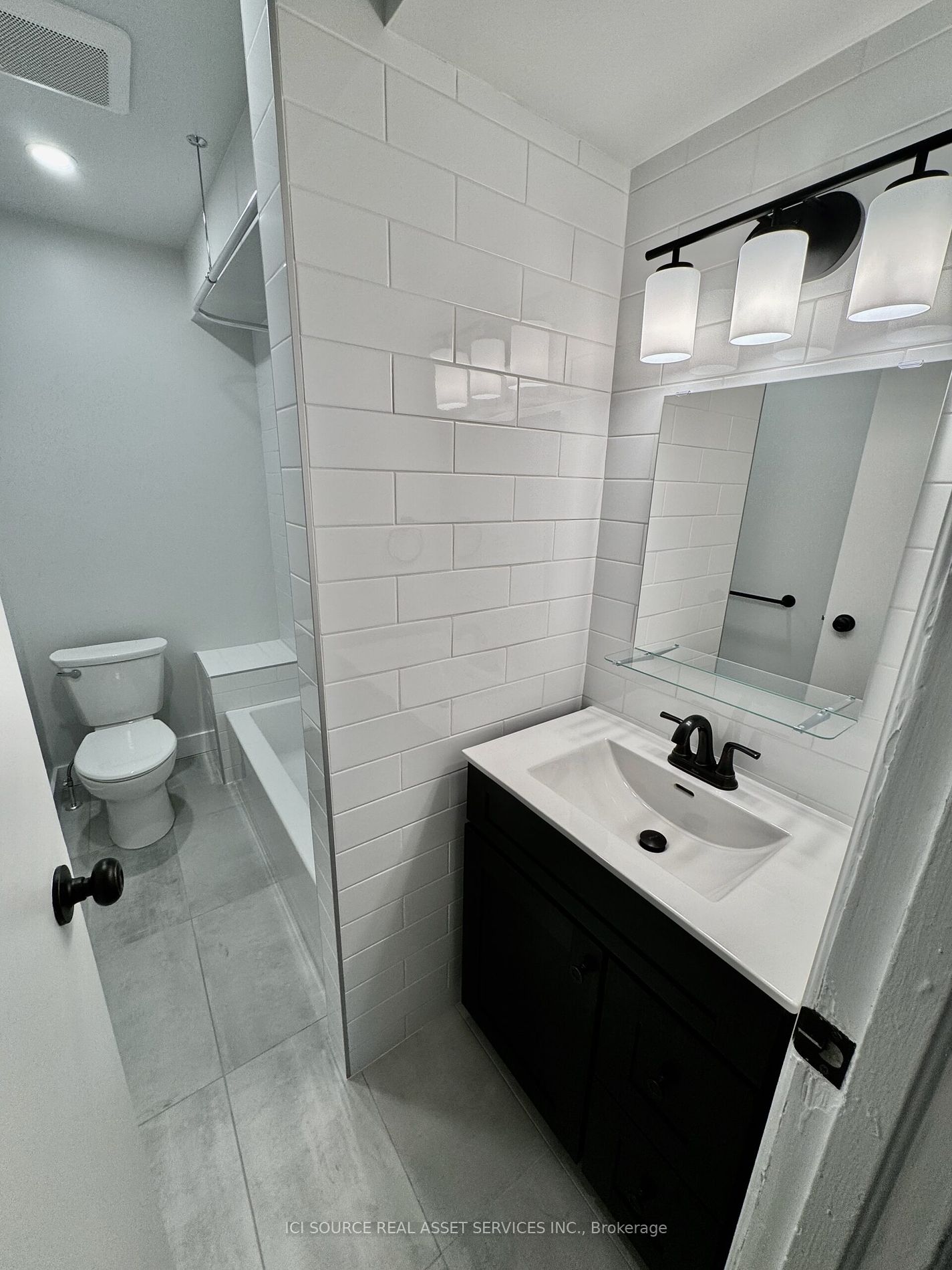 858 Manning Ave, #Upper