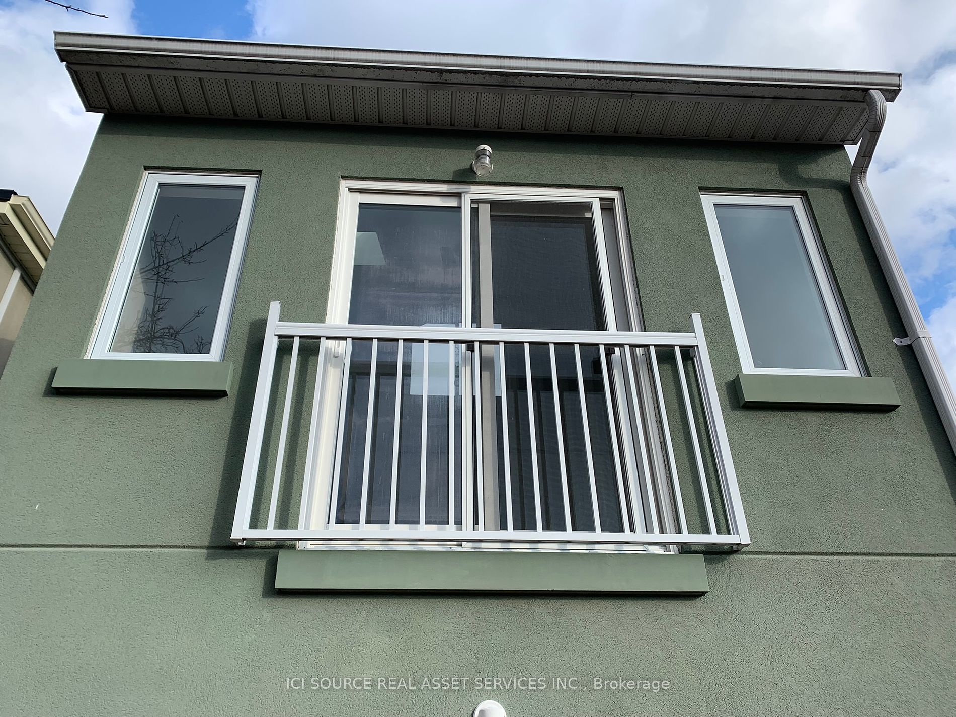 858 Manning Ave, #Upper