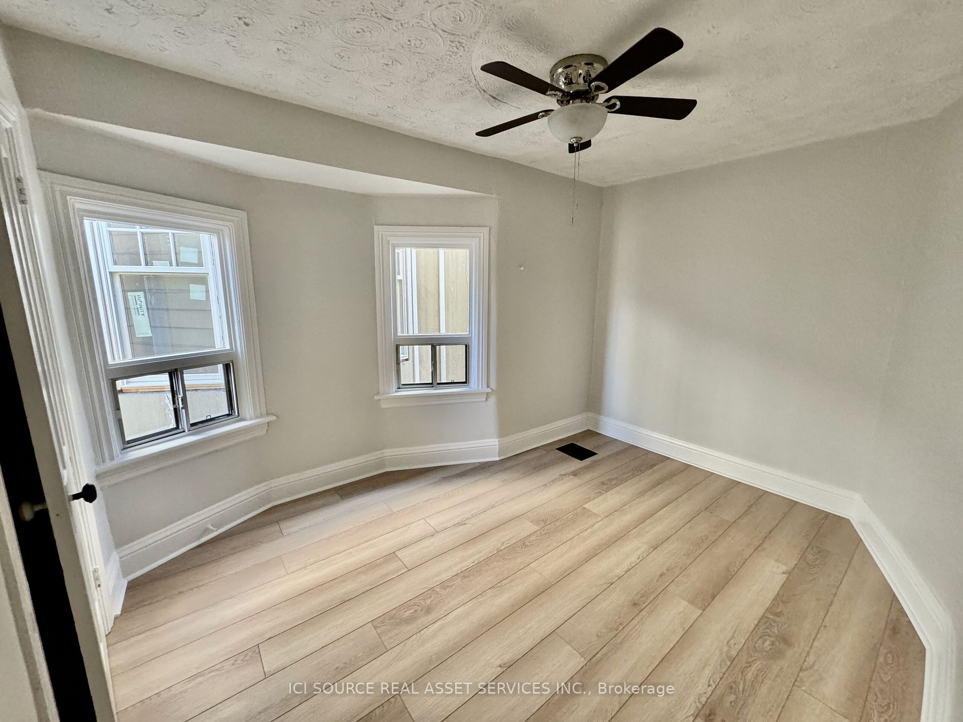 858 Manning Ave, #Upper