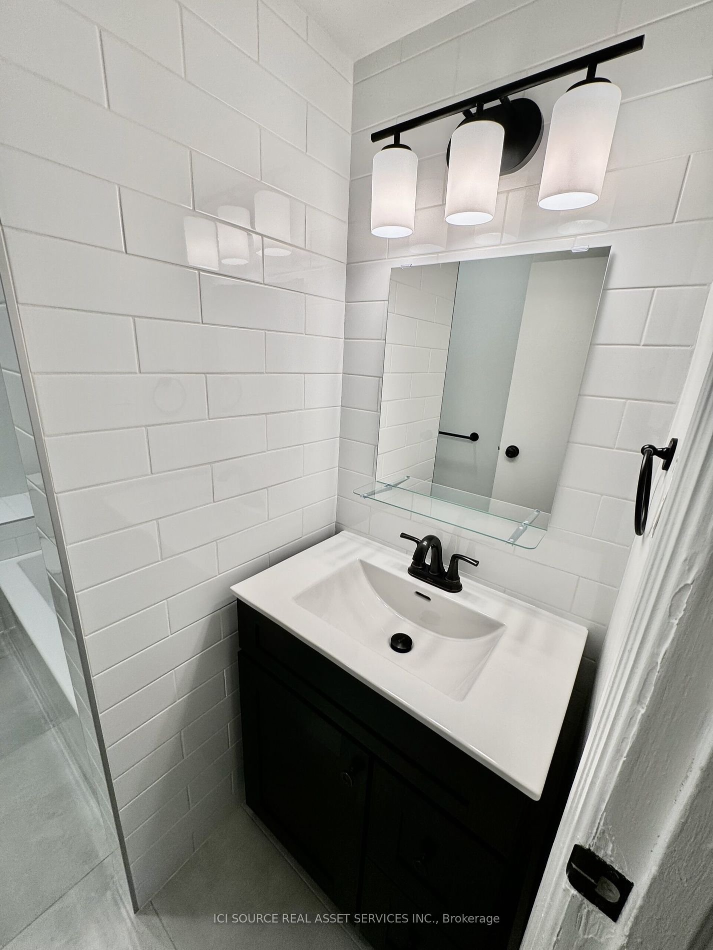 858 Manning Ave, #Upper