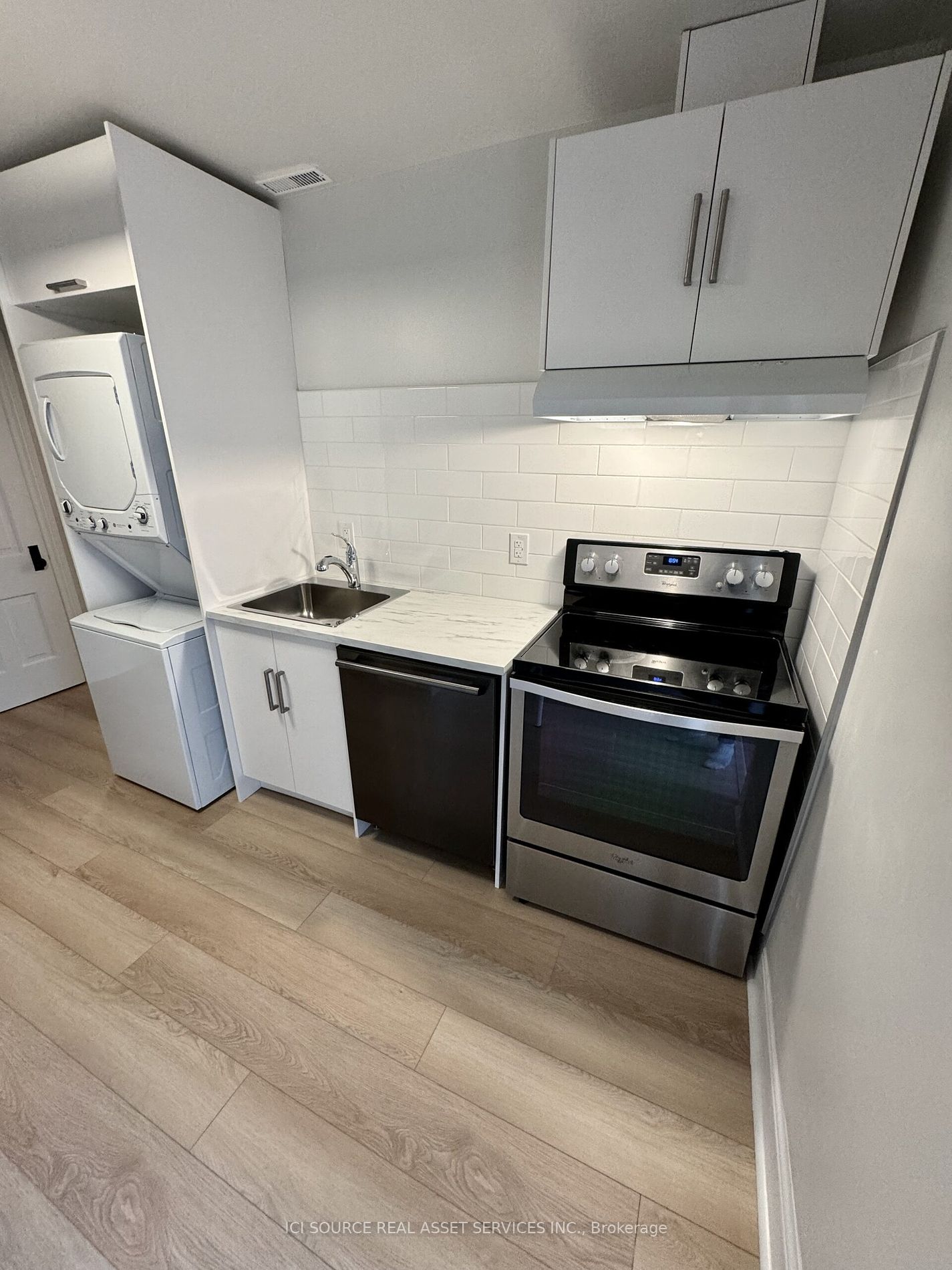 858 Manning Ave, #Upper