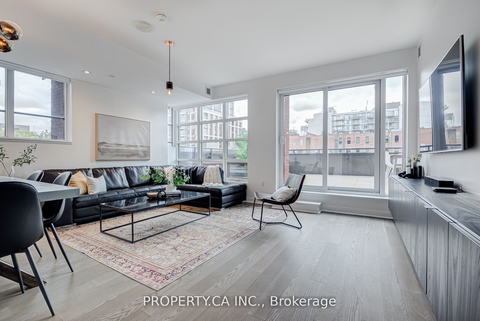 501 Adelaide St W, #302