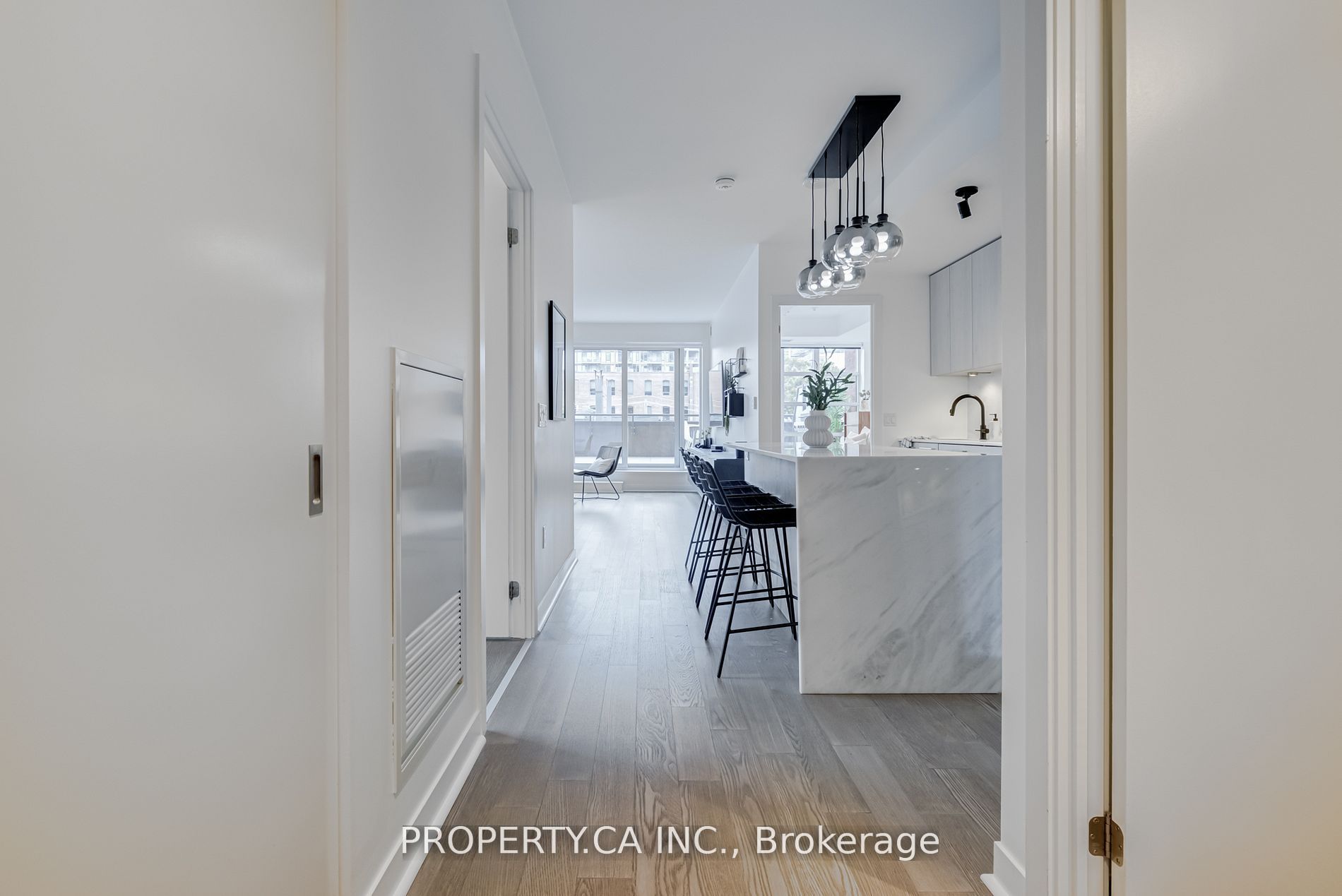 501 Adelaide St W, #302