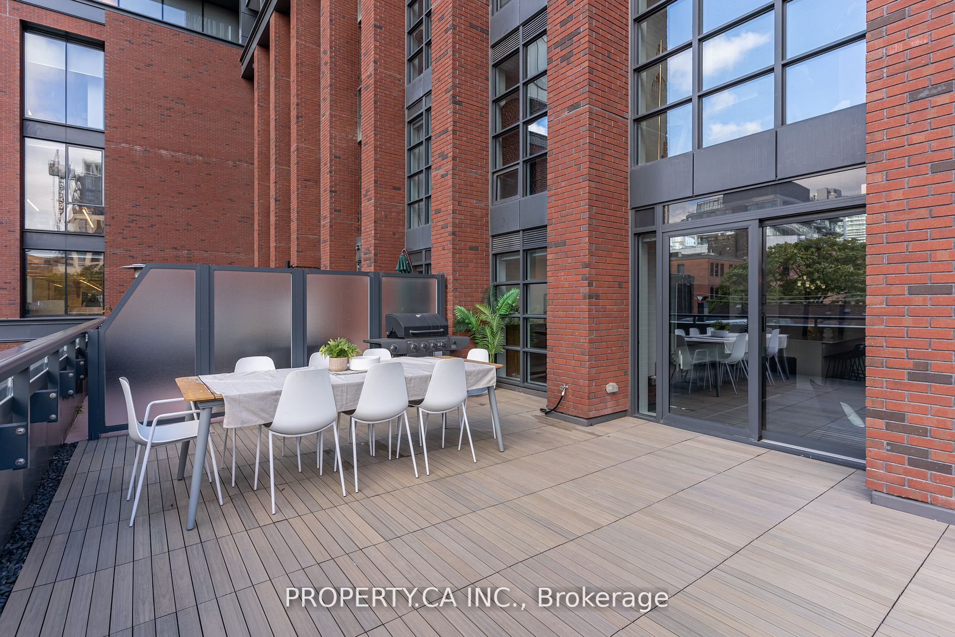 501 Adelaide St W, #302