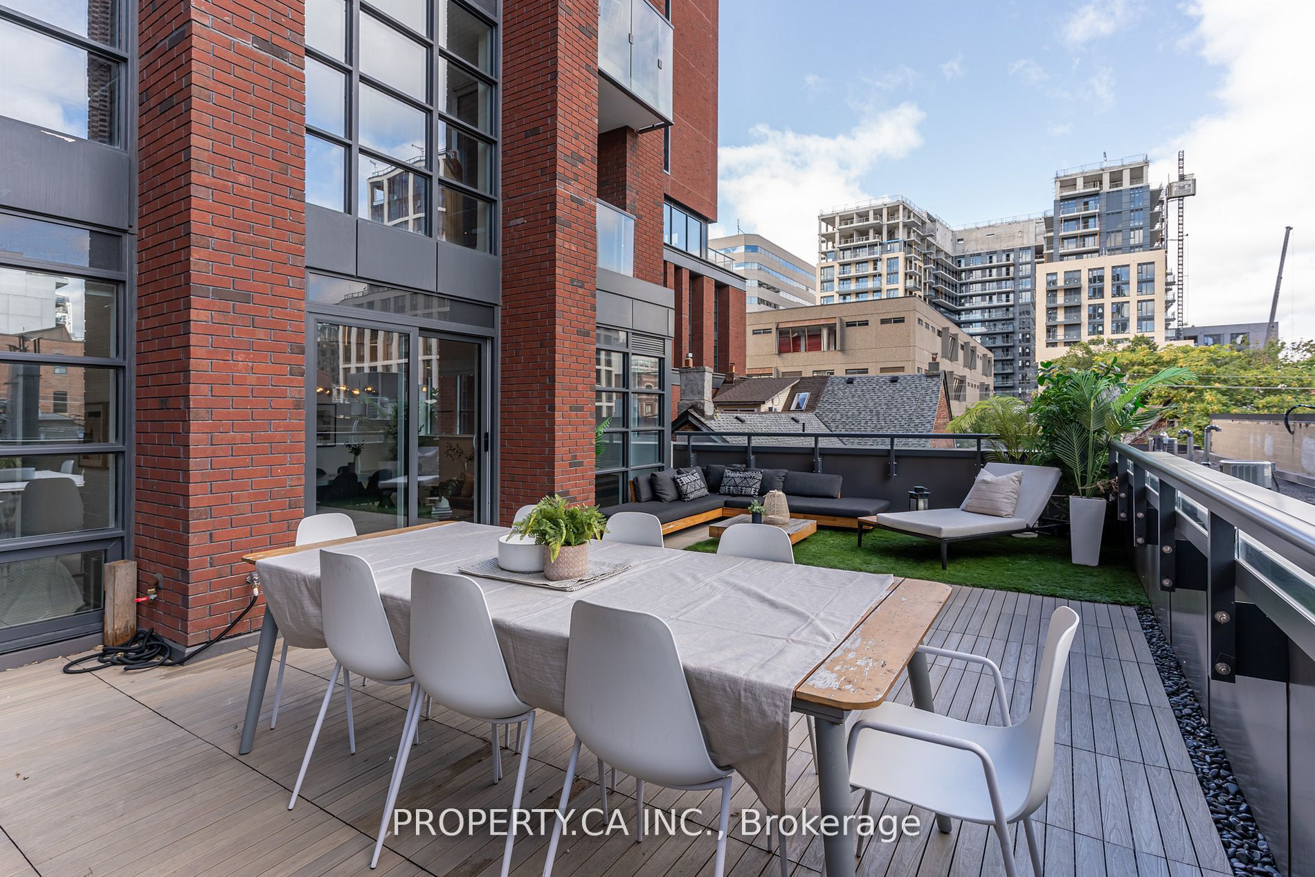 501 Adelaide St W, #302