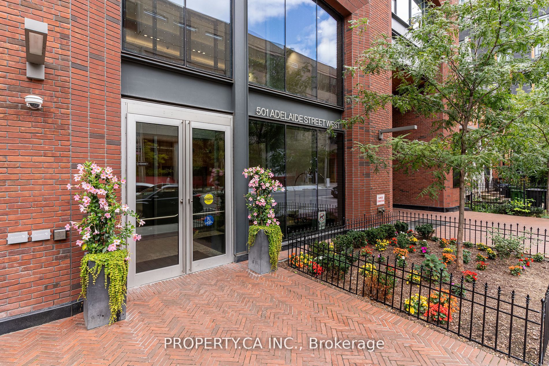 501 Adelaide St W, #302