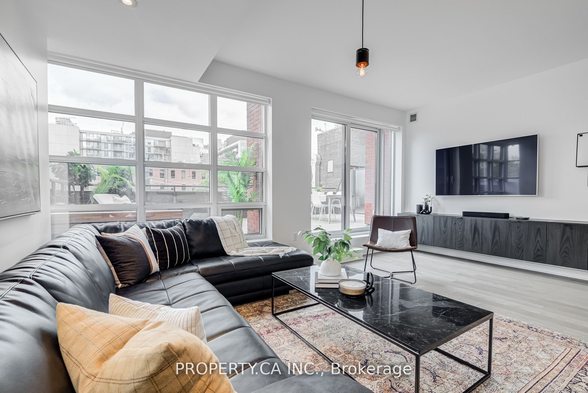 501 Adelaide St W, #302