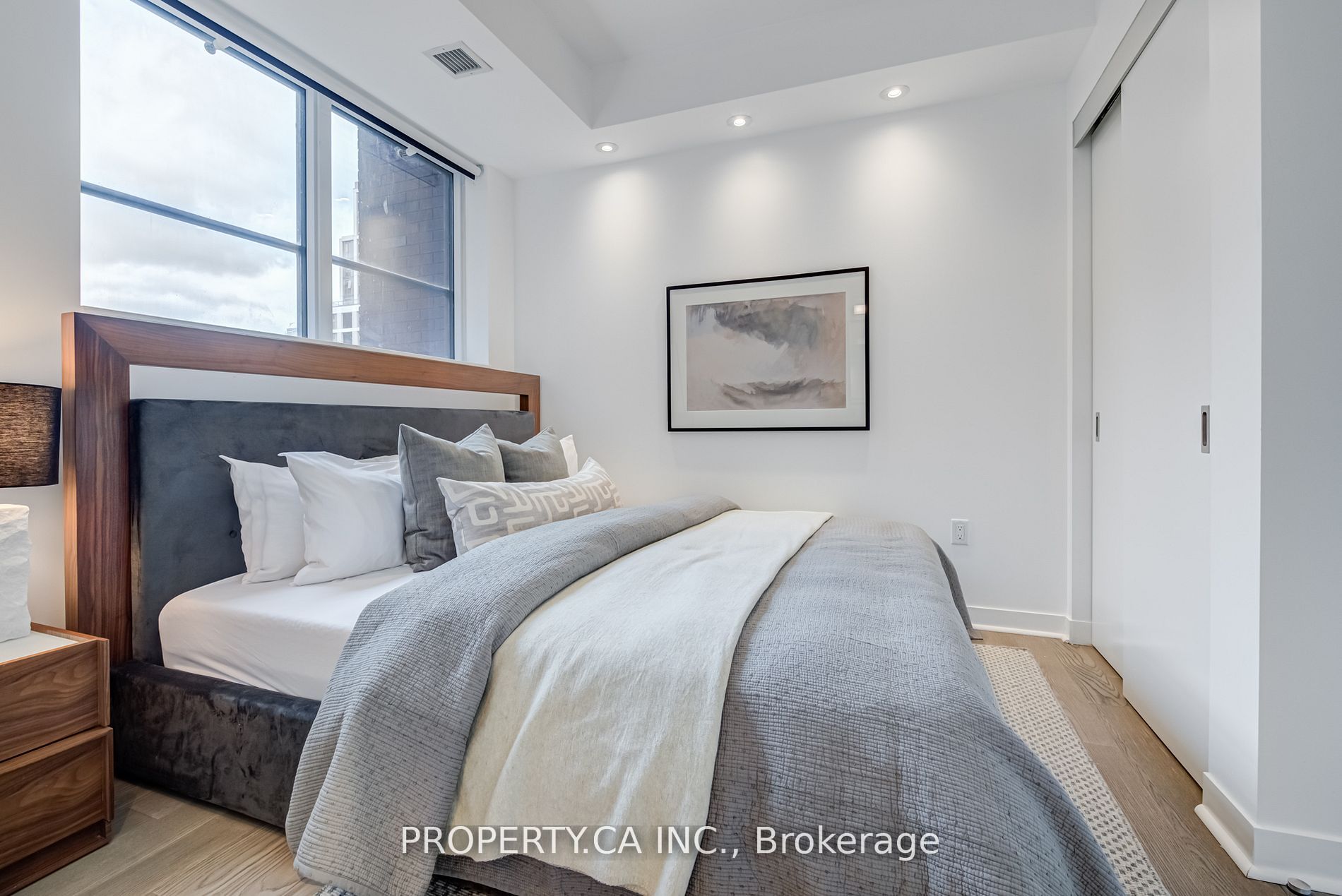 501 Adelaide St W, #302
