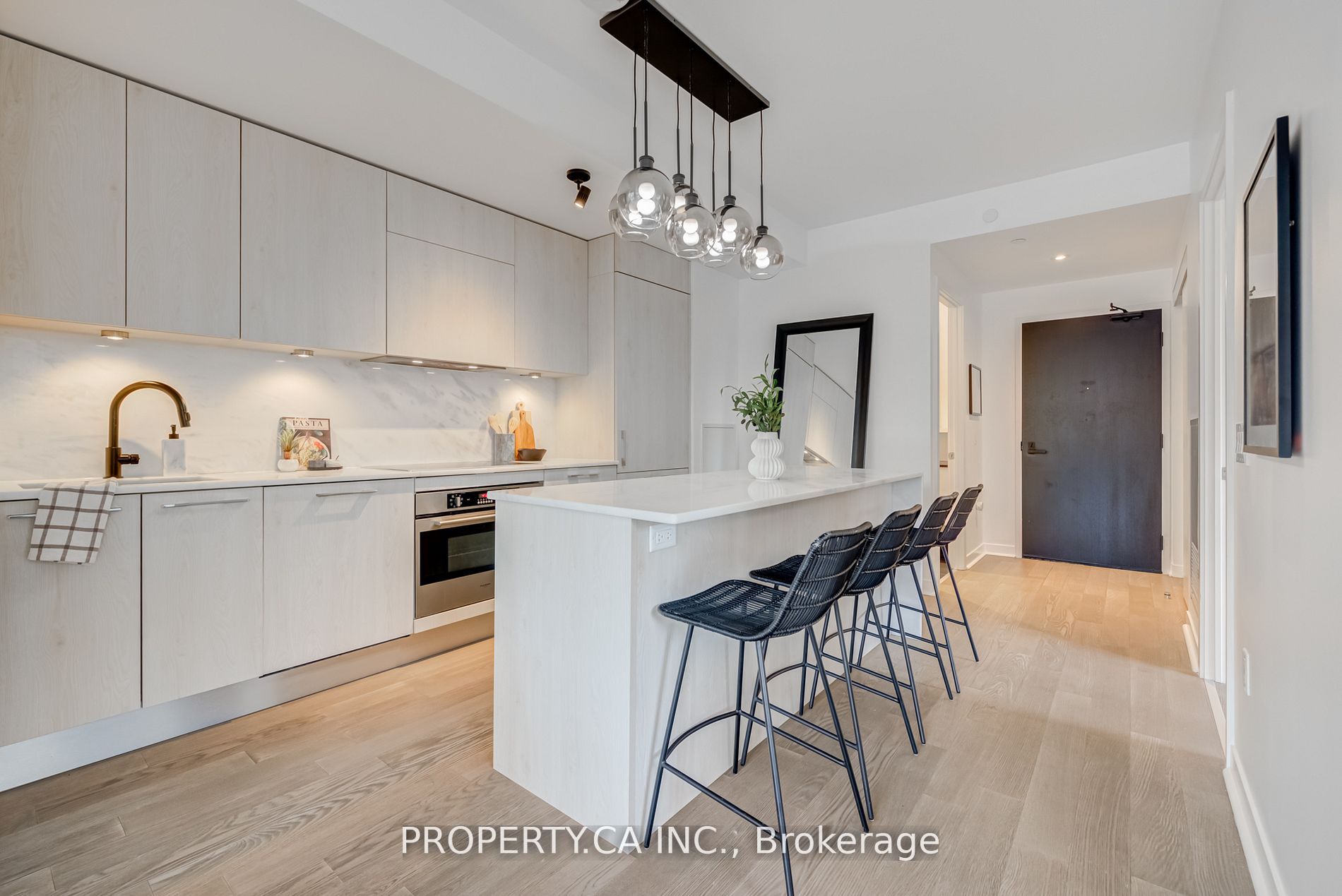 501 Adelaide St W, #302