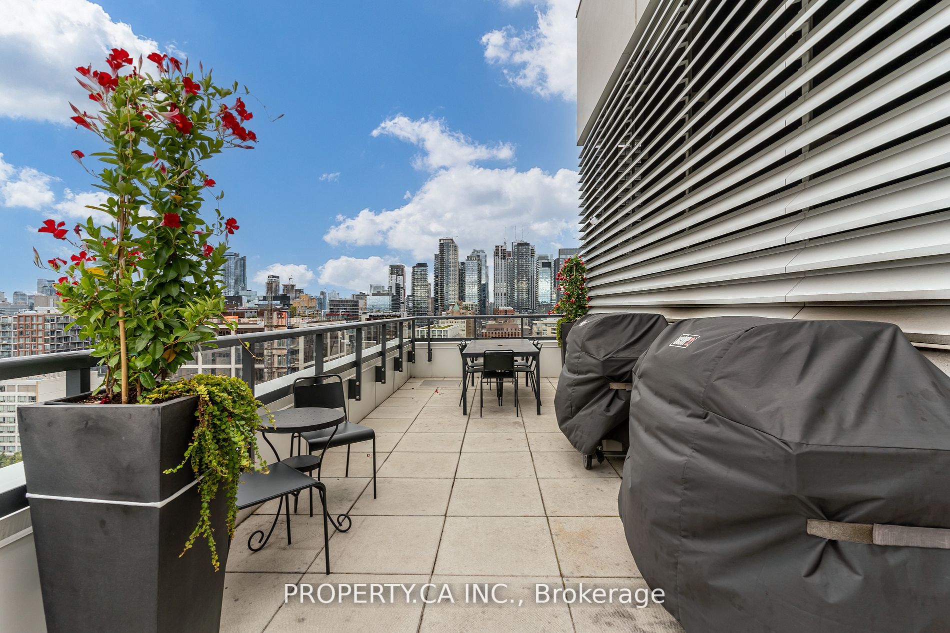 501 Adelaide St W, #302