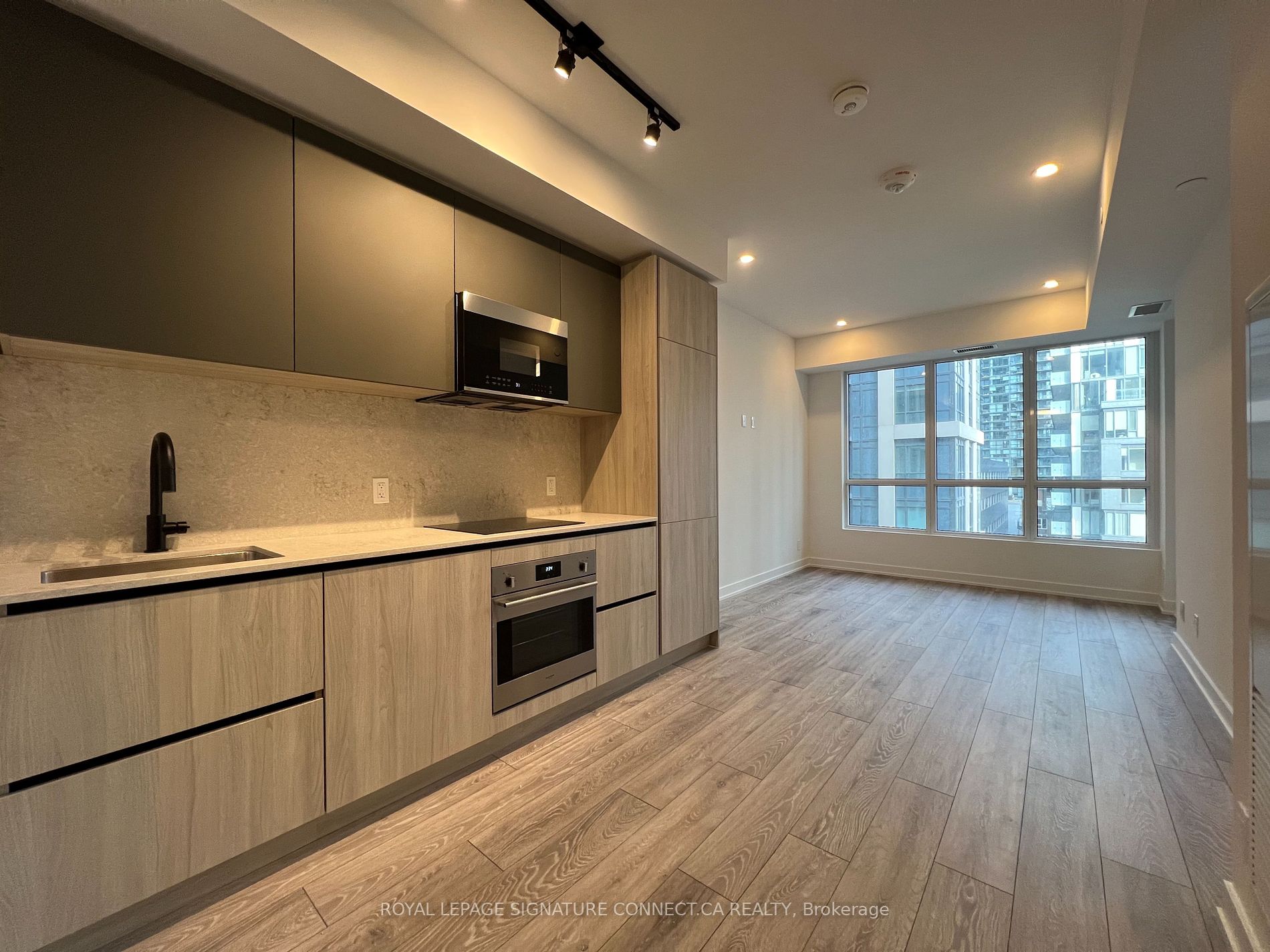 108 Peter Street #1113