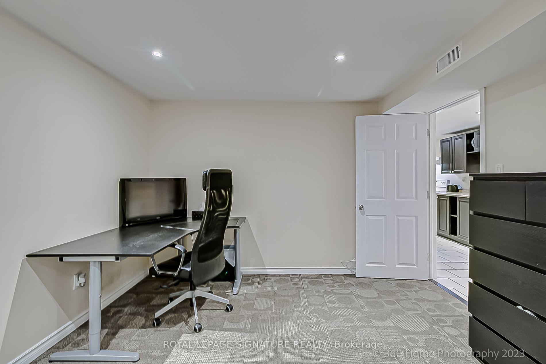 8 Wycliffe Crescent