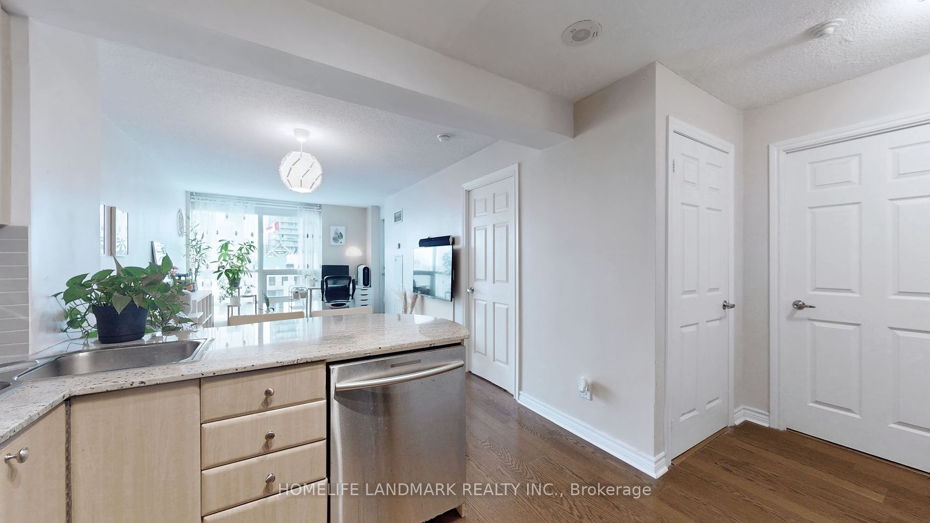 763 Bay St, #2113