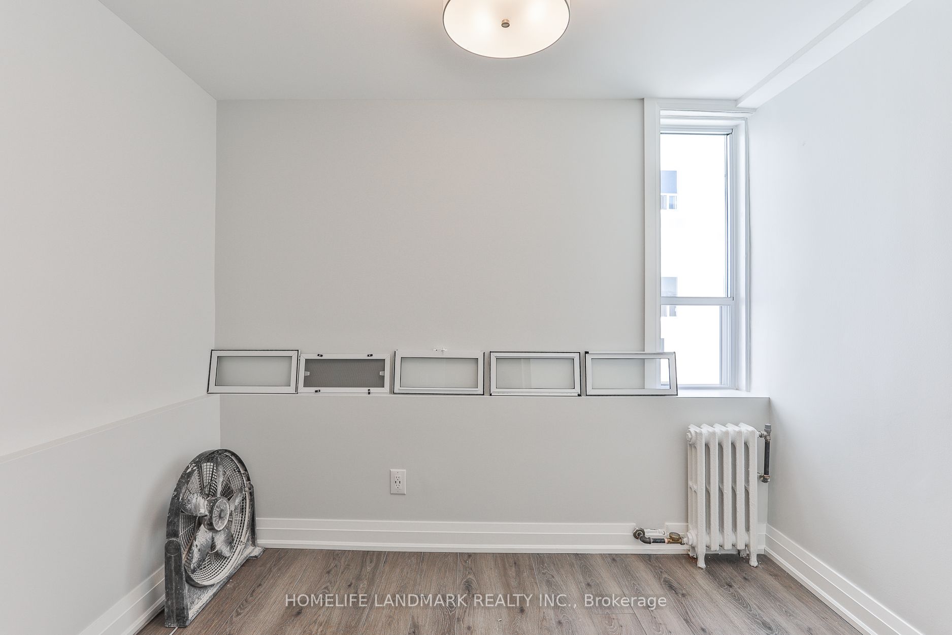 699 Eglinton Avenue W #403